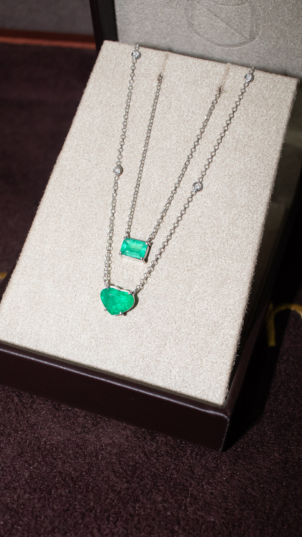 Colar ouro 18k com esmeralda coração