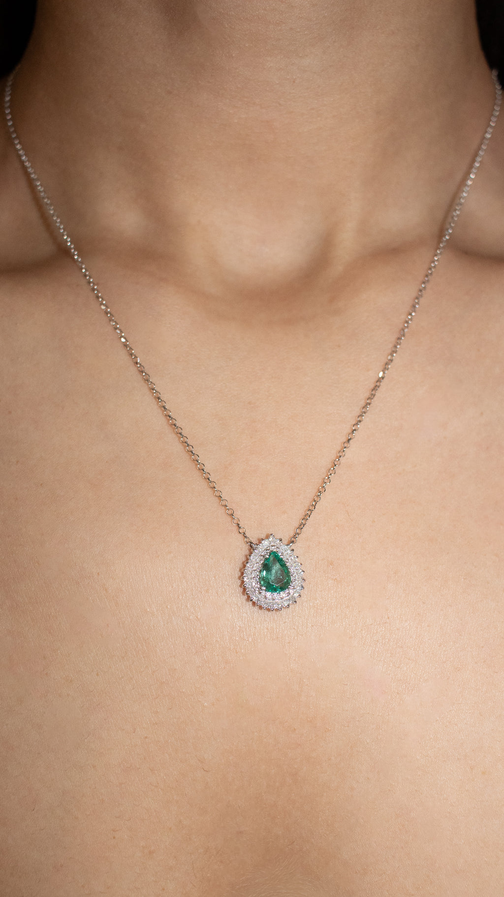 Colar ouro 18k com esmeralda e diamantes