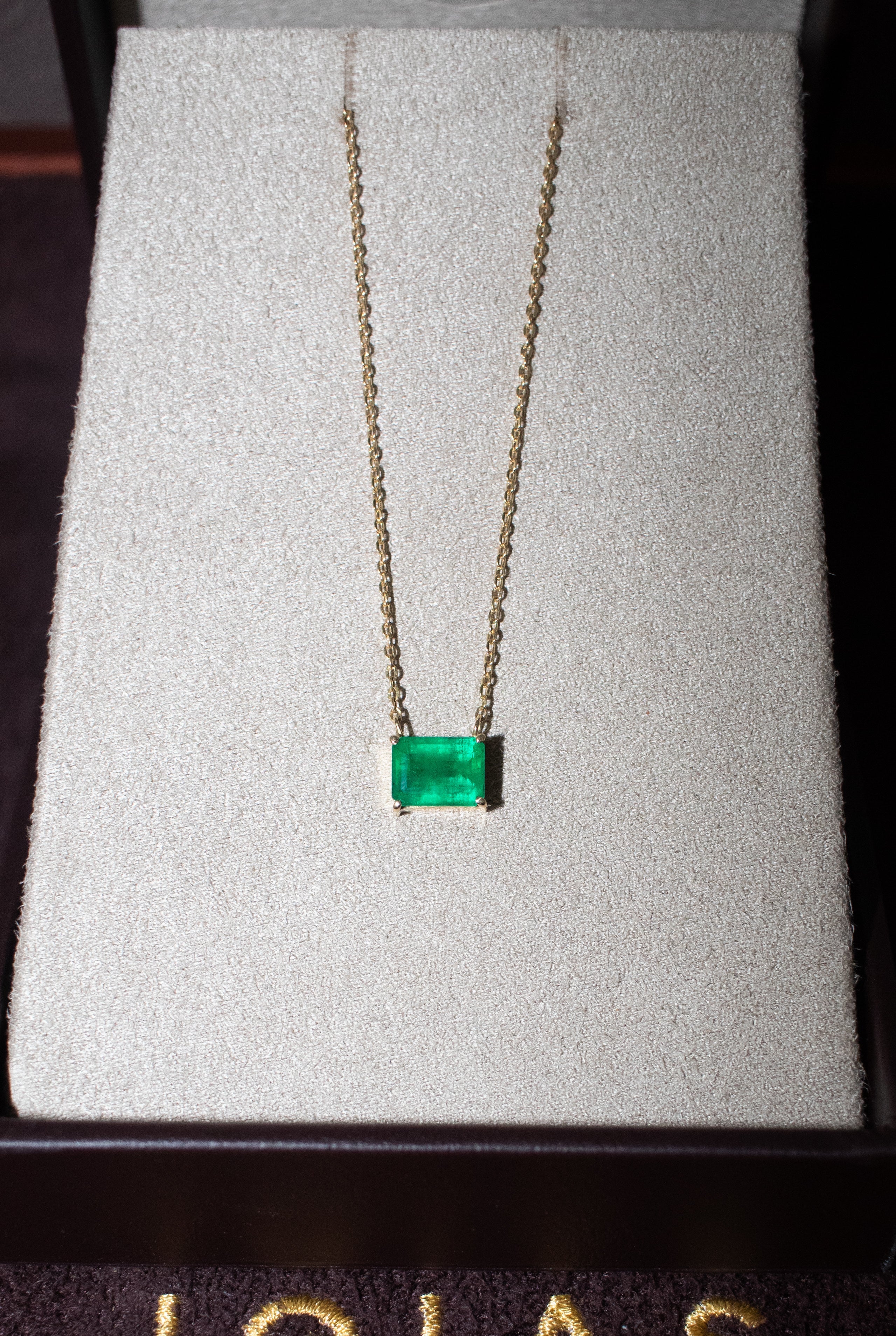 Colar ouro 18k com esmeralda baguete